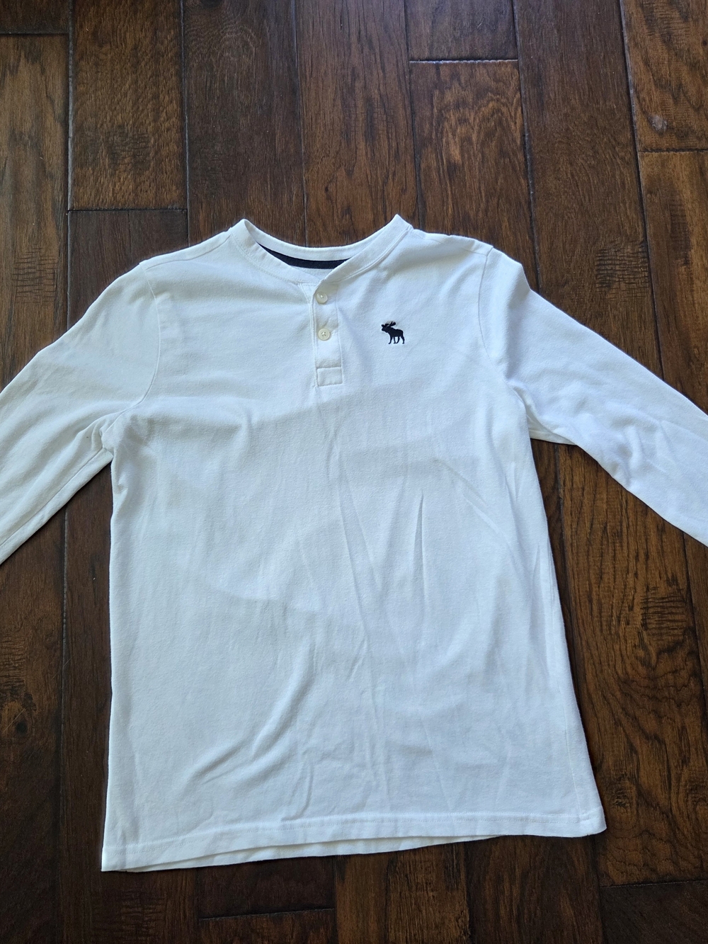Abercrombie Kids White Long-Sleeve Henley with Navy Moose Logo Size 15/16